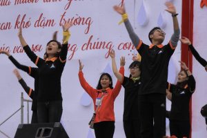 Rộn rã chào đón Tham dự viên về Lễ Truyền thống Hội SVCG TGP Hà Nội