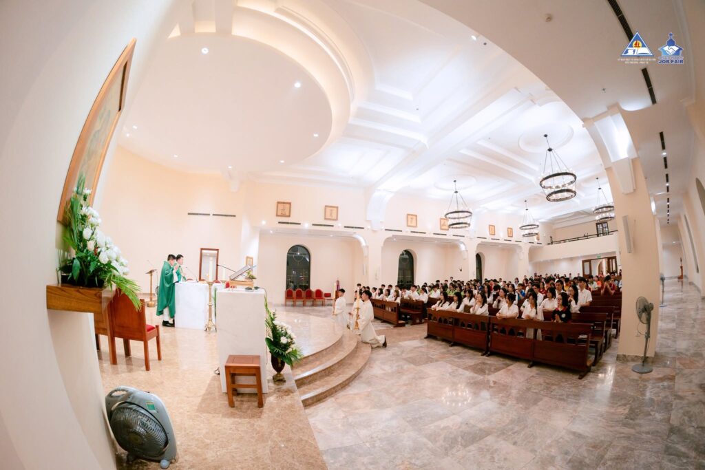 Thánh lễ bế giảng
